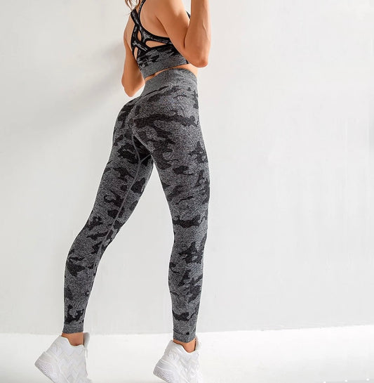 Black/Gray Seamless Camo Leggings!