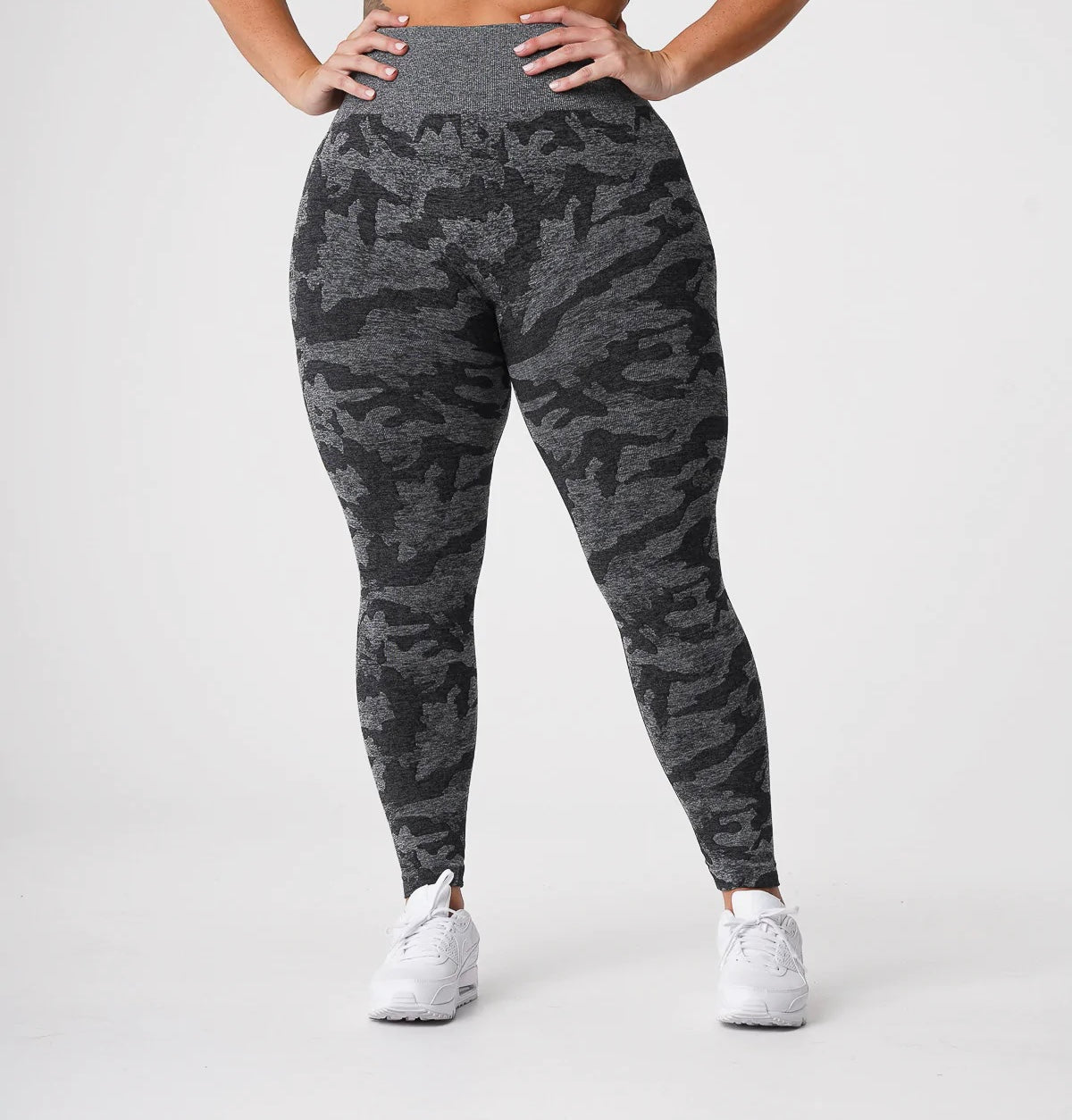 Black/Gray Seamless Camo Leggings!